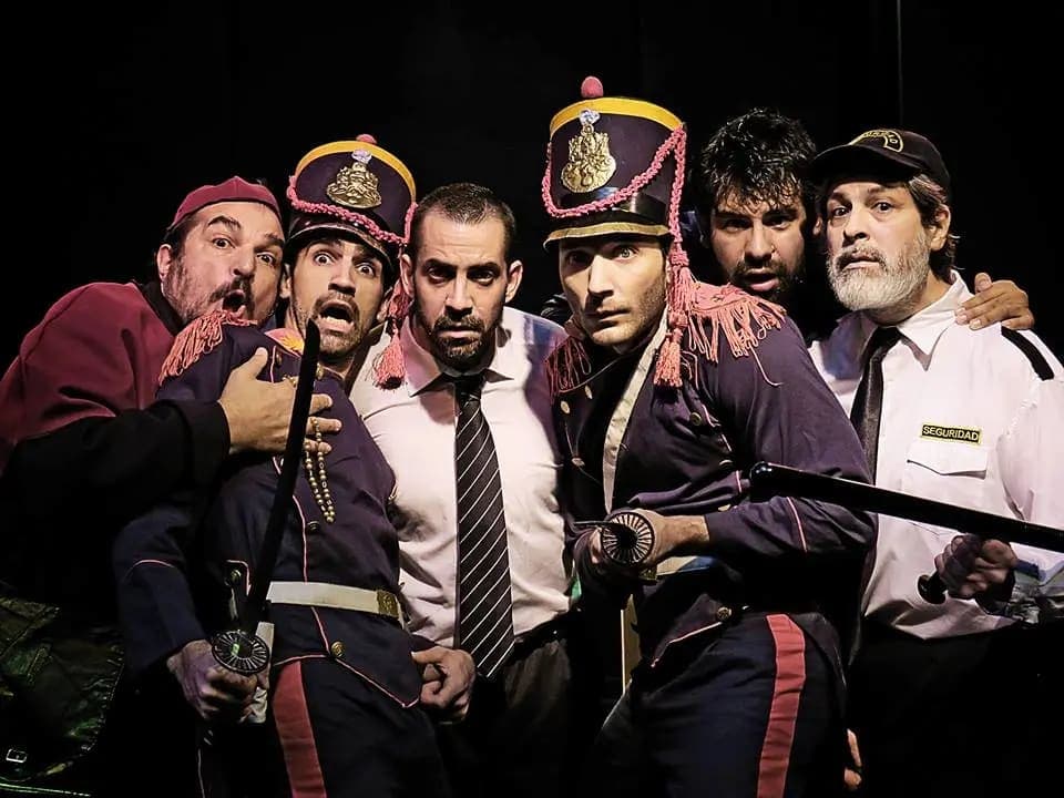 Representación teatral de estudiantes Actor en una obra de teatro